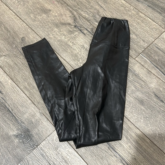• Wilfred Free • Women’s Daria Pant / Legging
Faux Leather Black XXS - Picture 3 of 4